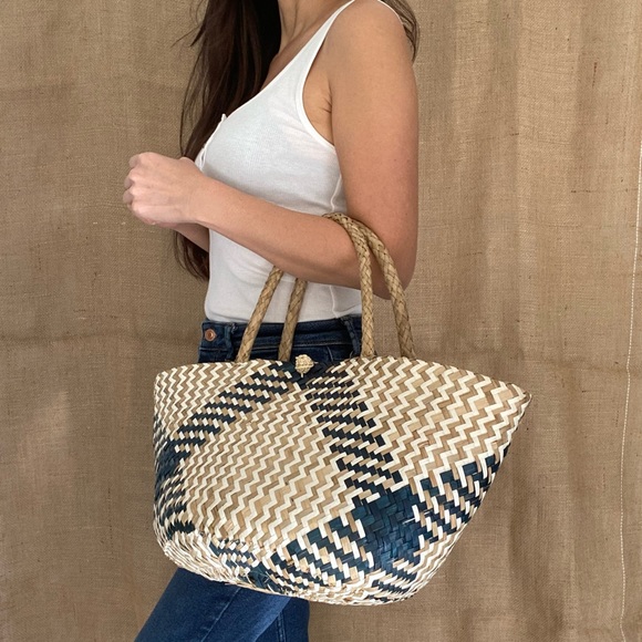 Patterned Straw Bag - Picture 2 of 3